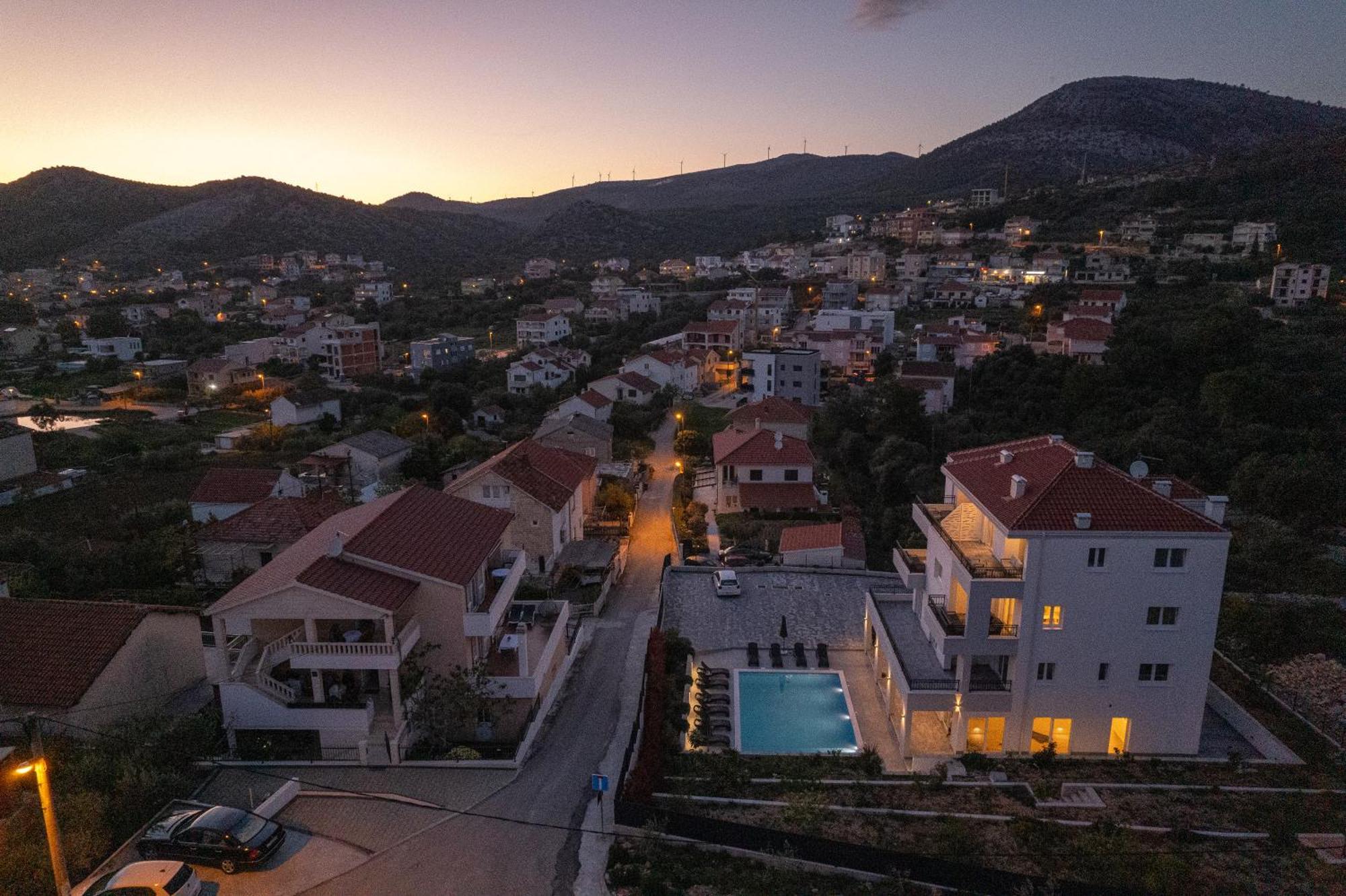 Villa Barbara & Zoran With Free Parking And Heated Swimming Pool Seget Vranjica Exteriör bild