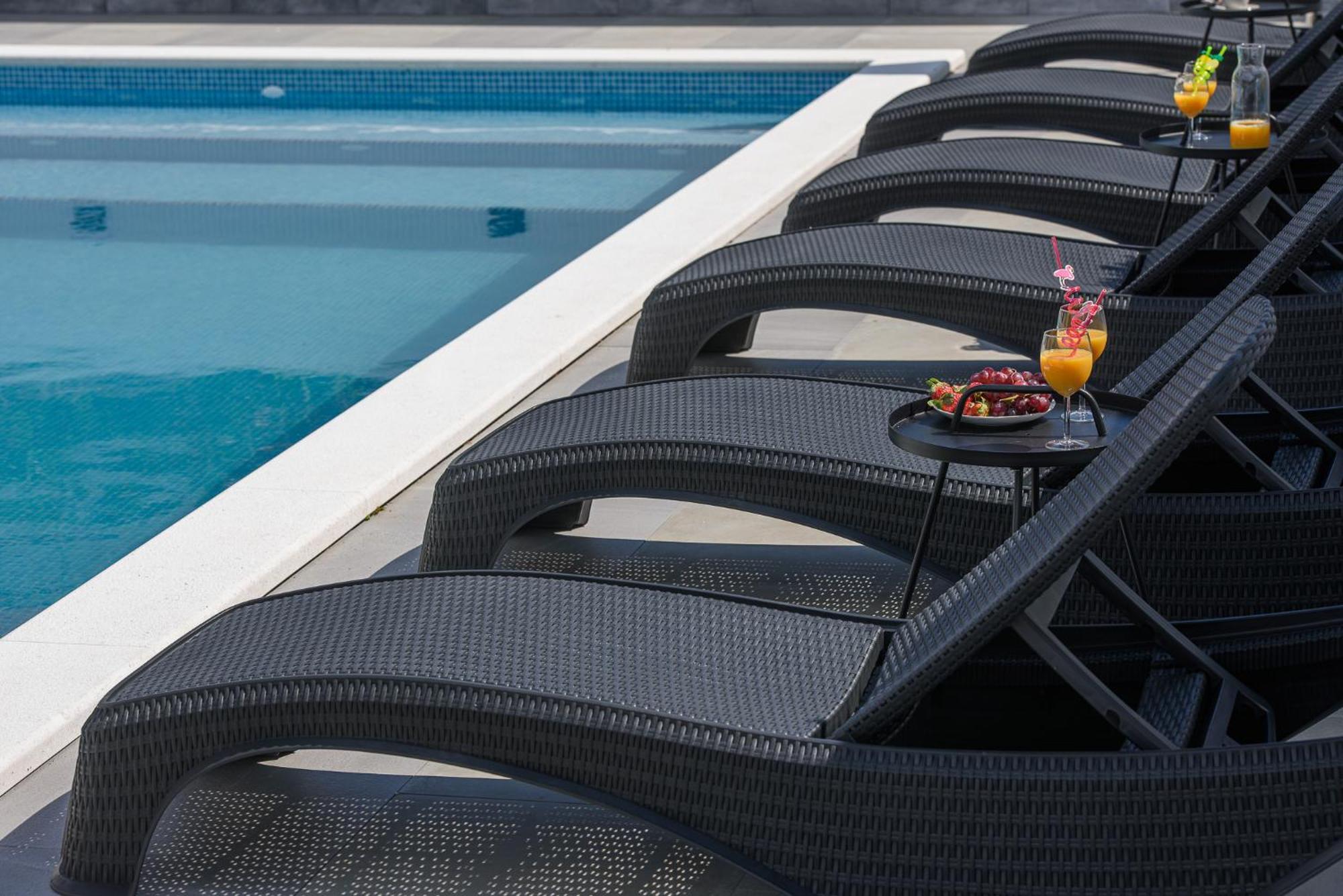 Villa Barbara & Zoran With Free Parking And Heated Swimming Pool Seget Vranjica Exteriör bild