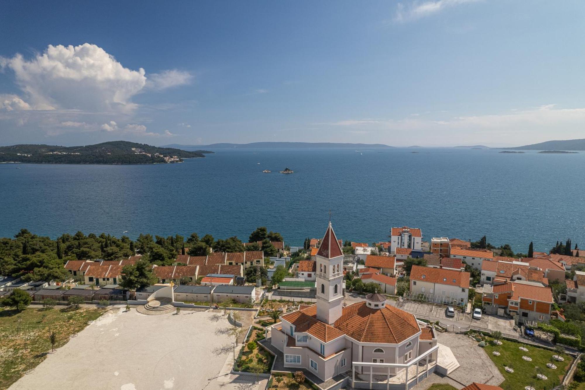 Villa Barbara & Zoran With Free Parking And Heated Swimming Pool Seget Vranjica Exteriör bild