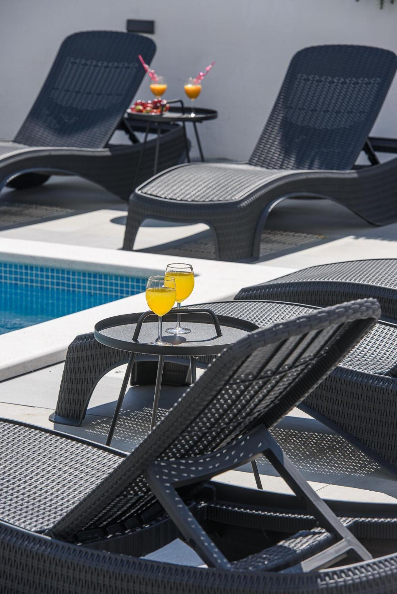 Villa Barbara & Zoran With Free Parking And Heated Swimming Pool Seget Vranjica Exteriör bild