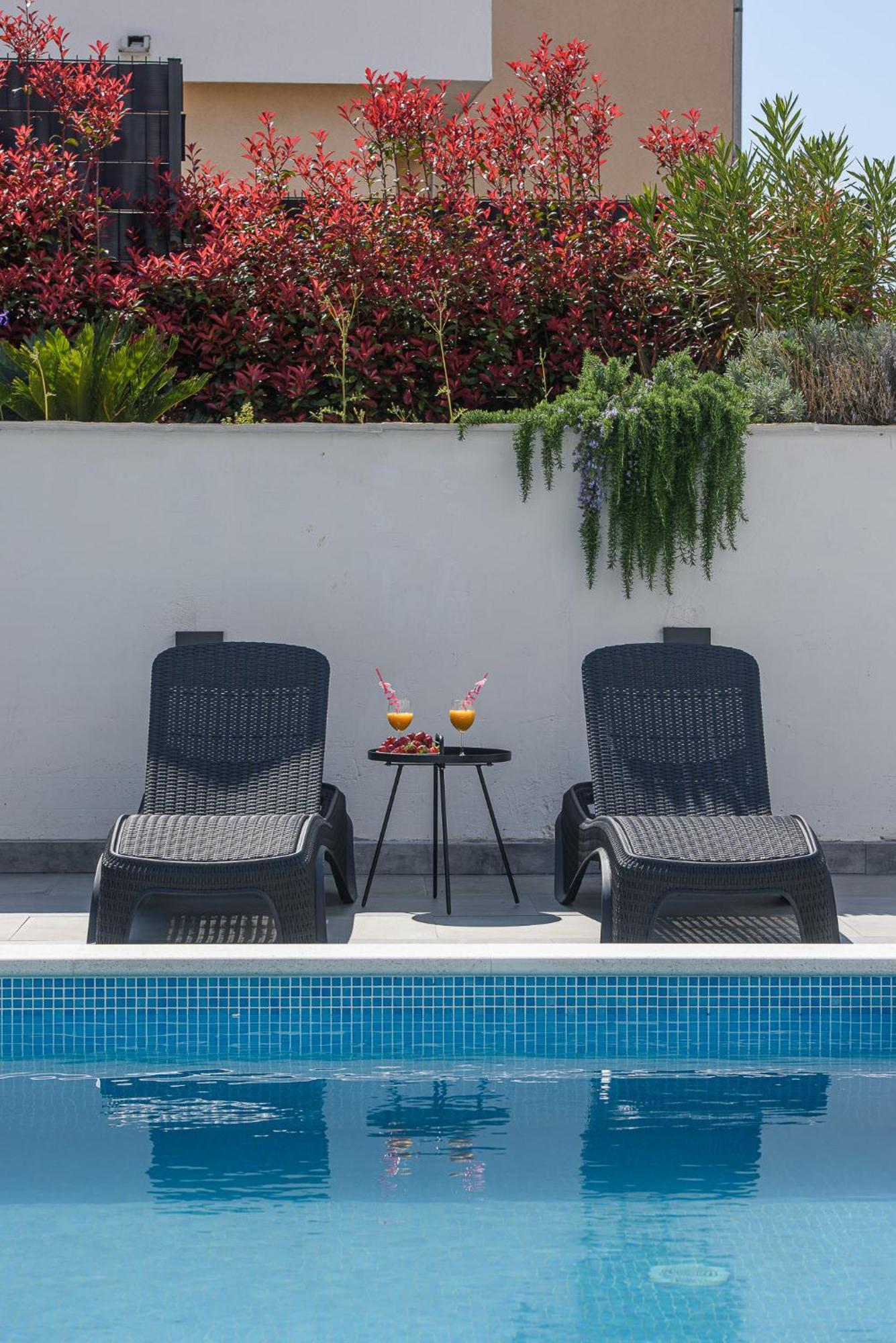 Villa Barbara & Zoran With Free Parking And Heated Swimming Pool Seget Vranjica Exteriör bild