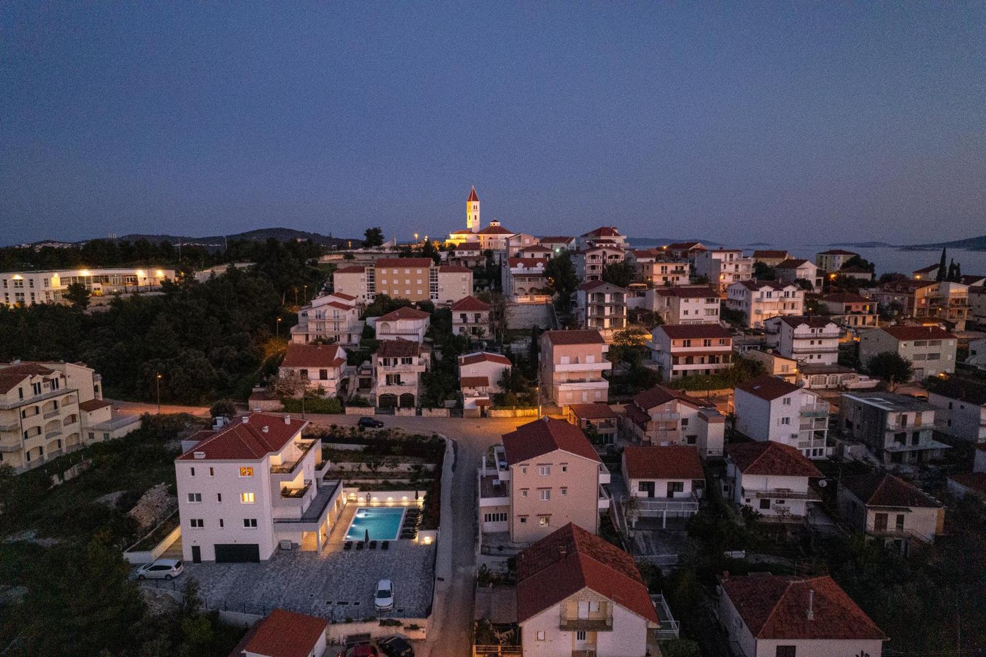 Villa Barbara & Zoran With Free Parking And Heated Swimming Pool Seget Vranjica Exteriör bild